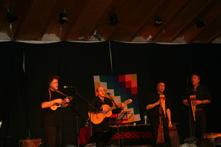 Le groupe Kinua en concert lors de la septième édition d'Histoires d'Amériques latines &agrave; la CachardeSaint-Péray (07) le 09 février 2008 