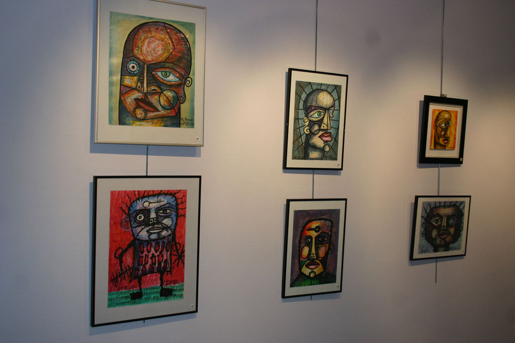 Exposition peinture et céramique de Ricardo Ponce &agrave; l'office de tourisme Rh&ocirc;ne Crussol de Saint-Péray, janvier 2010